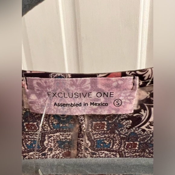 Size small handkerchief bandana print beige blue red blouse top - Picture 5 of 5